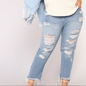 Distressed Boyfriend Jeans - light wash (2X)